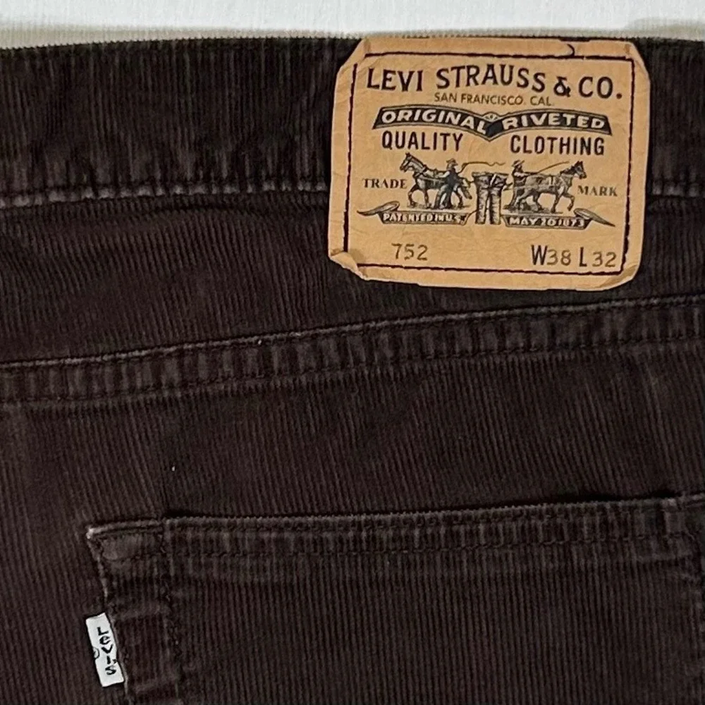 Levis 752 Mens Brown Corduroy Straight Leg Pants W39 L31 00752-0092 VTG 90s